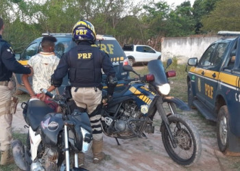 Homem é preso com moto roubada após tentar fugir da PRF; Veja vídeo